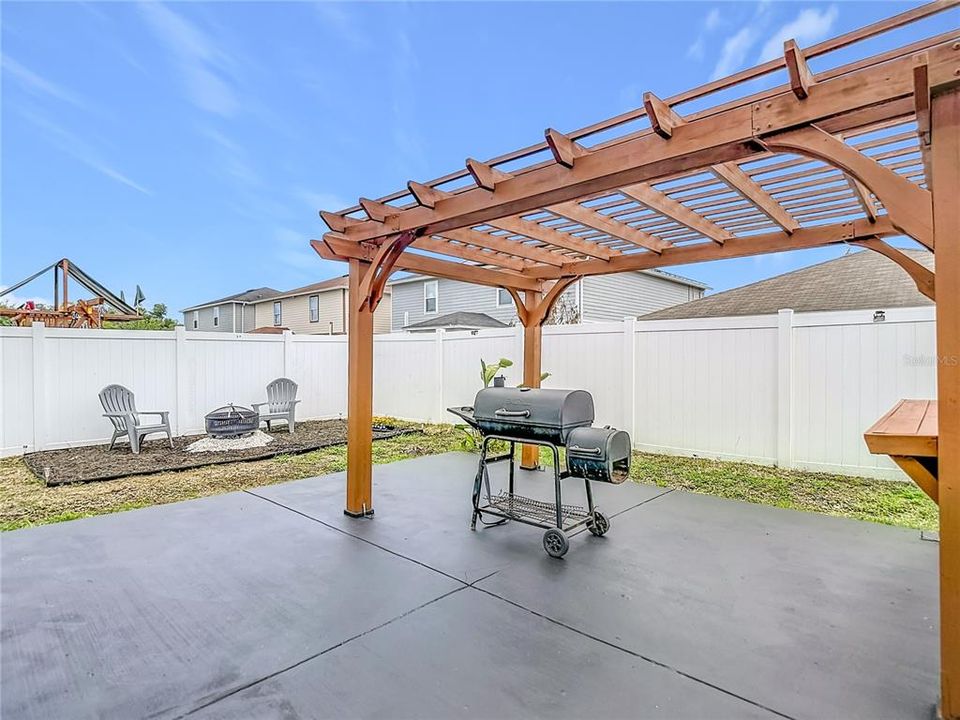 For Sale: $480,000 (4 beds, 2 baths, 3075 Square Feet)
