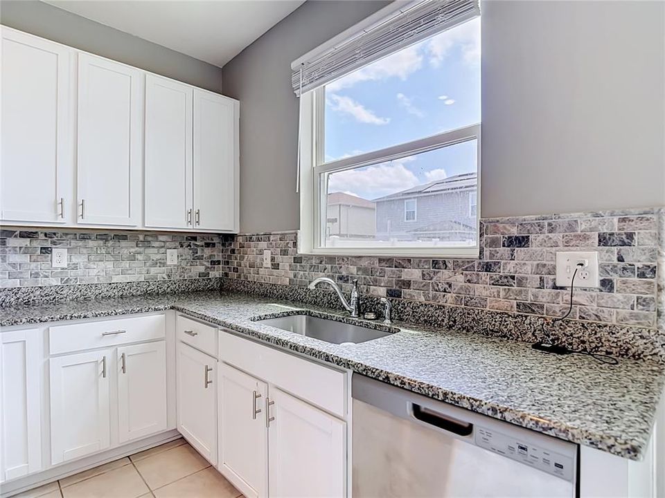For Sale: $480,000 (4 beds, 2 baths, 3075 Square Feet)