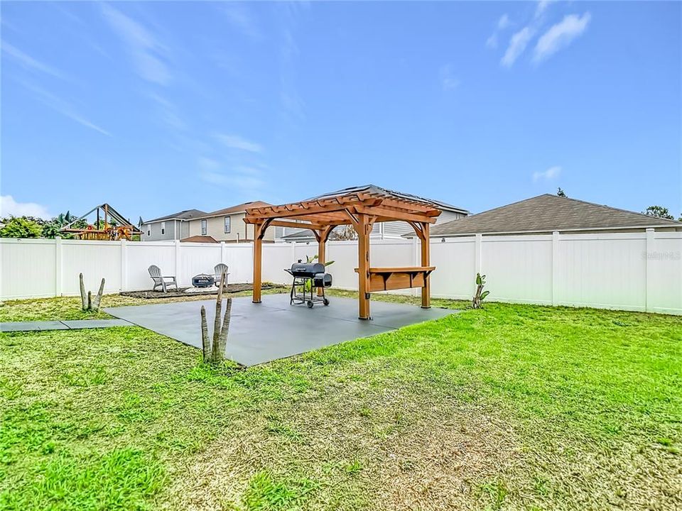 For Sale: $480,000 (4 beds, 2 baths, 3075 Square Feet)