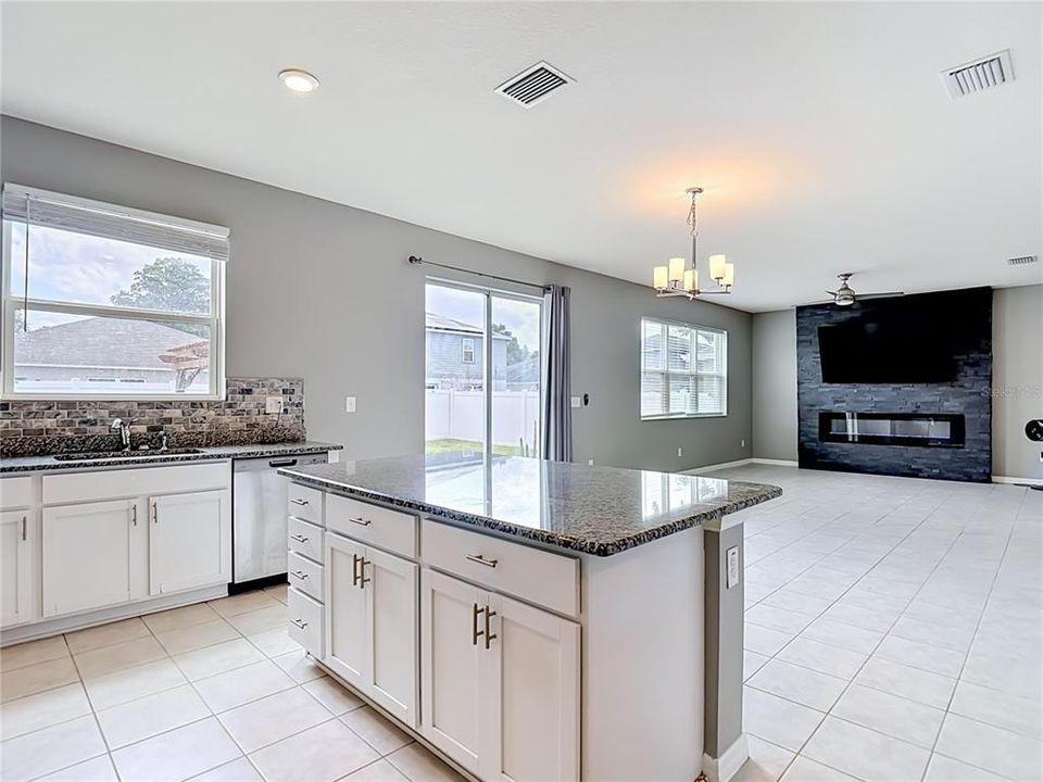 For Sale: $480,000 (4 beds, 2 baths, 3075 Square Feet)