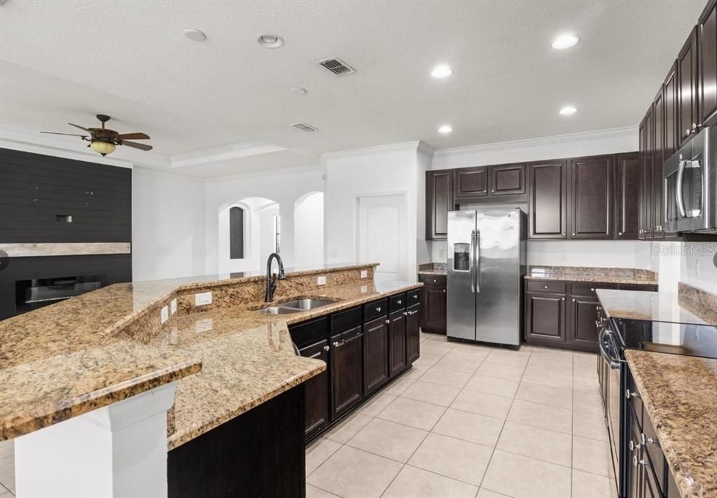 For Rent: $3,100 (4 beds, 3 baths, 2768 Square Feet)