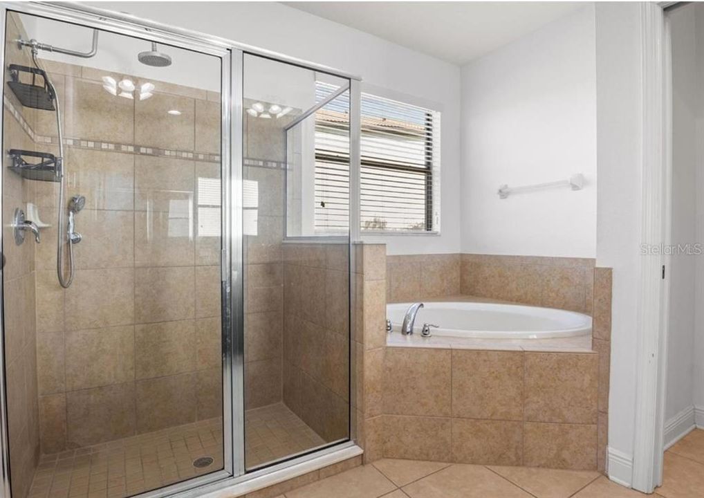 For Rent: $3,100 (4 beds, 3 baths, 2768 Square Feet)