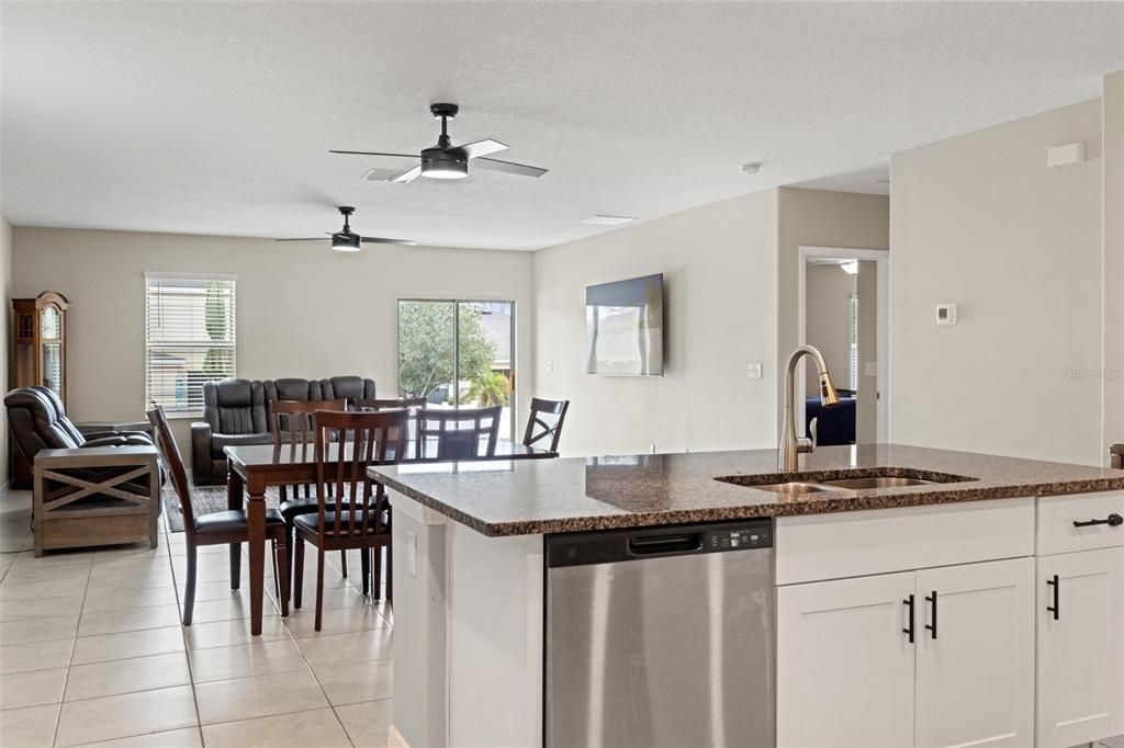 For Sale: $447,500 (5 beds, 3 baths, 2922 Square Feet)