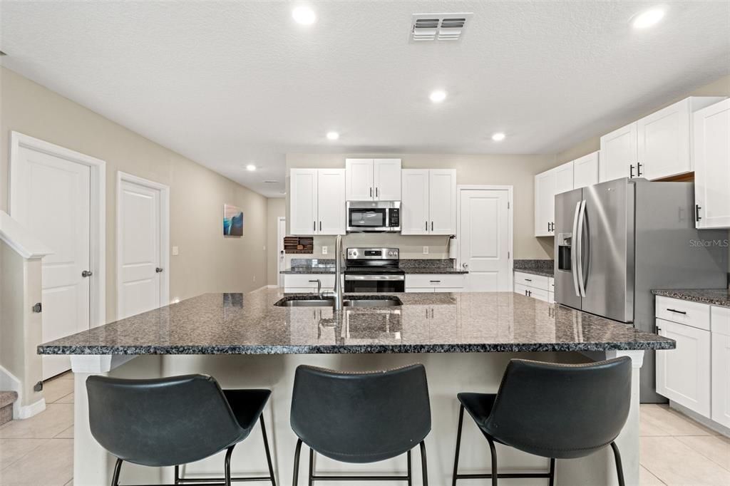 For Sale: $447,500 (5 beds, 3 baths, 2922 Square Feet)