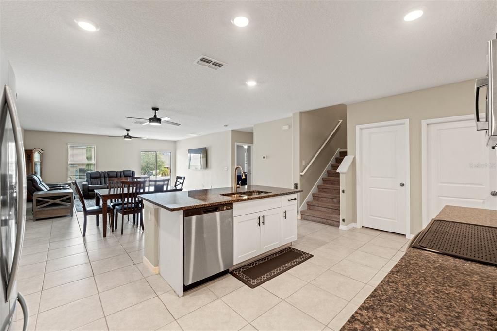 For Sale: $447,500 (5 beds, 3 baths, 2922 Square Feet)