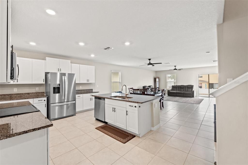 For Sale: $447,500 (5 beds, 3 baths, 2922 Square Feet)