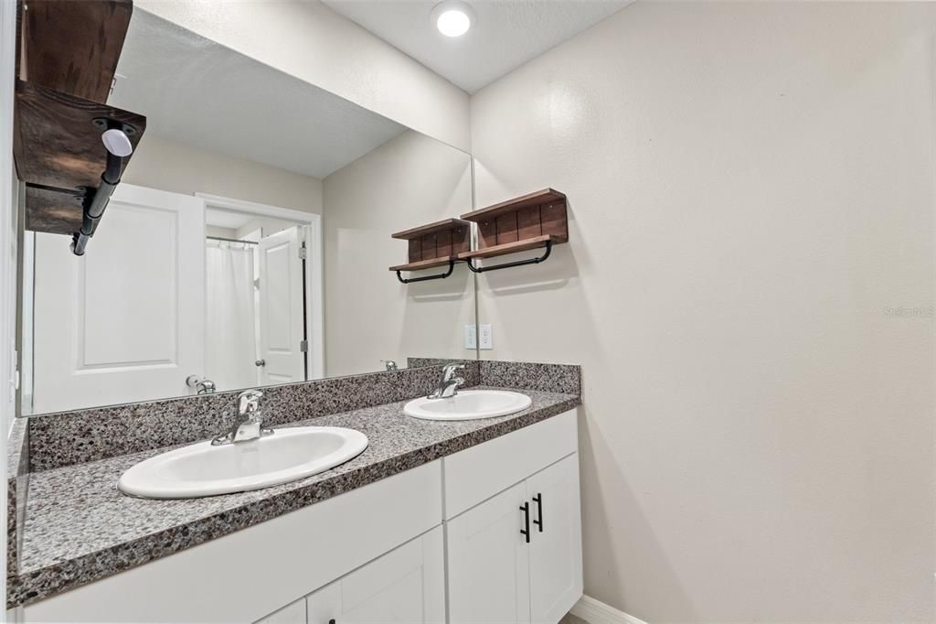 For Sale: $447,500 (5 beds, 3 baths, 2922 Square Feet)