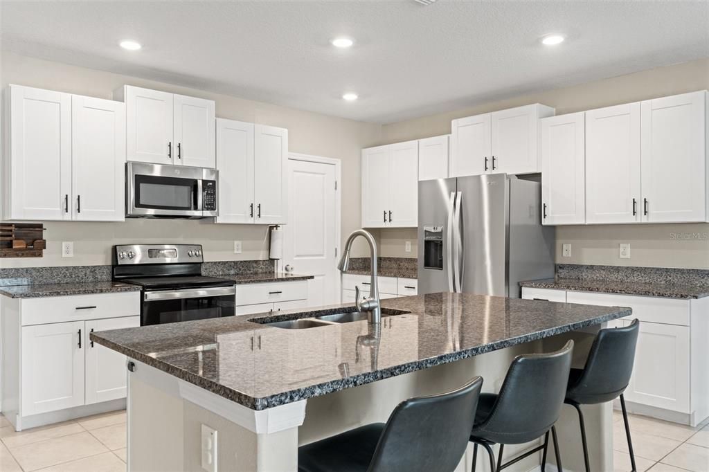 For Sale: $447,500 (5 beds, 3 baths, 2922 Square Feet)