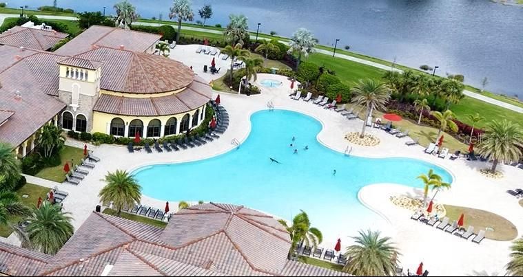 En Venta: $450,000 (4 camas, 3 baños, 2025 Pies cuadrados)