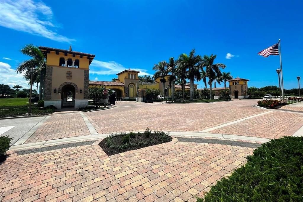 En Venta: $450,000 (4 camas, 3 baños, 2025 Pies cuadrados)