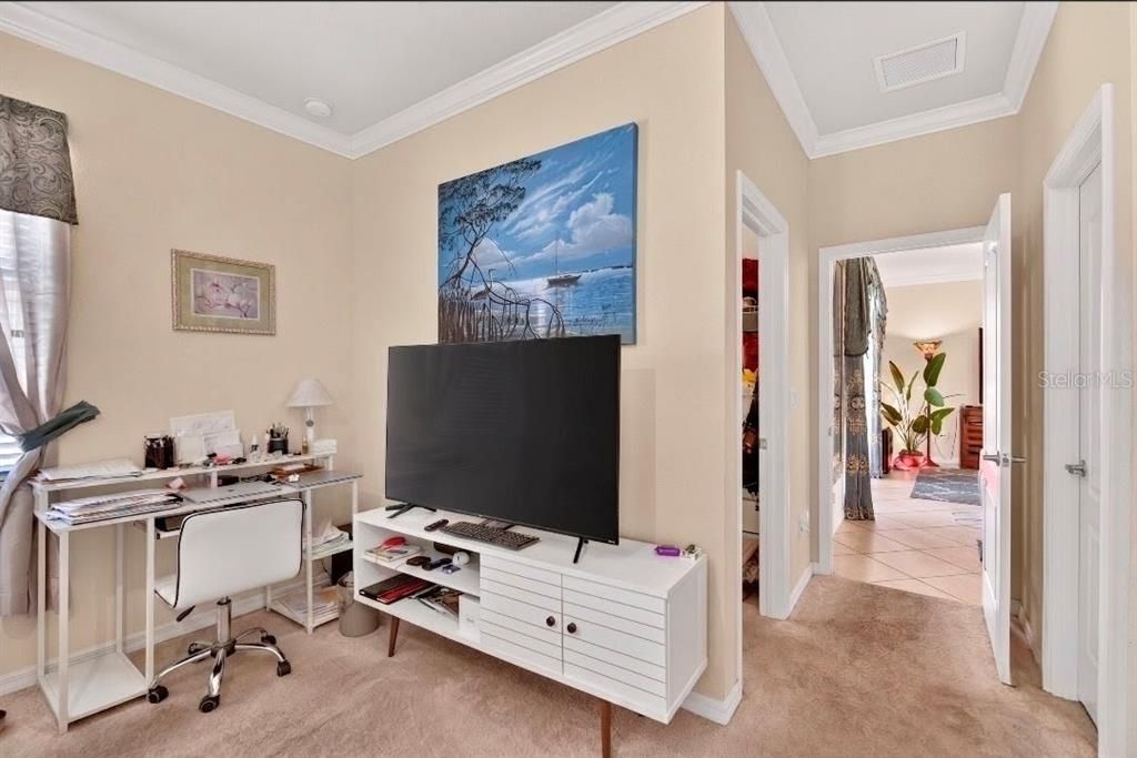 En Venta: $450,000 (4 camas, 3 baños, 2025 Pies cuadrados)