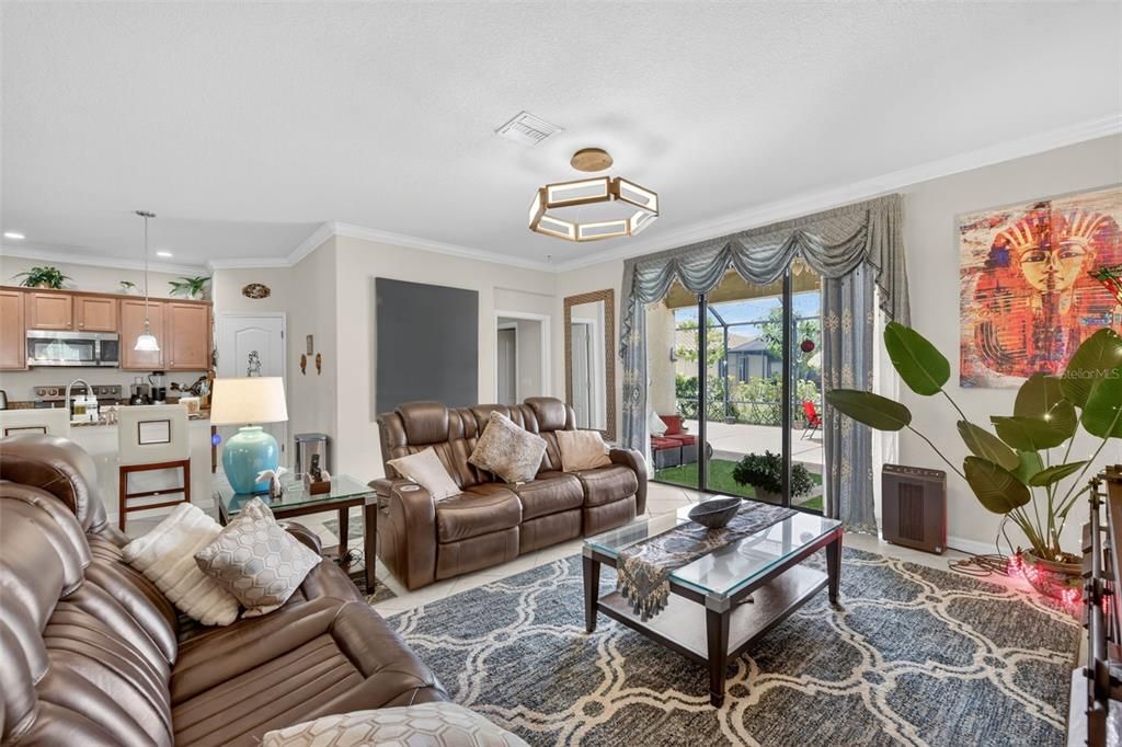 En Venta: $450,000 (4 camas, 3 baños, 2025 Pies cuadrados)
