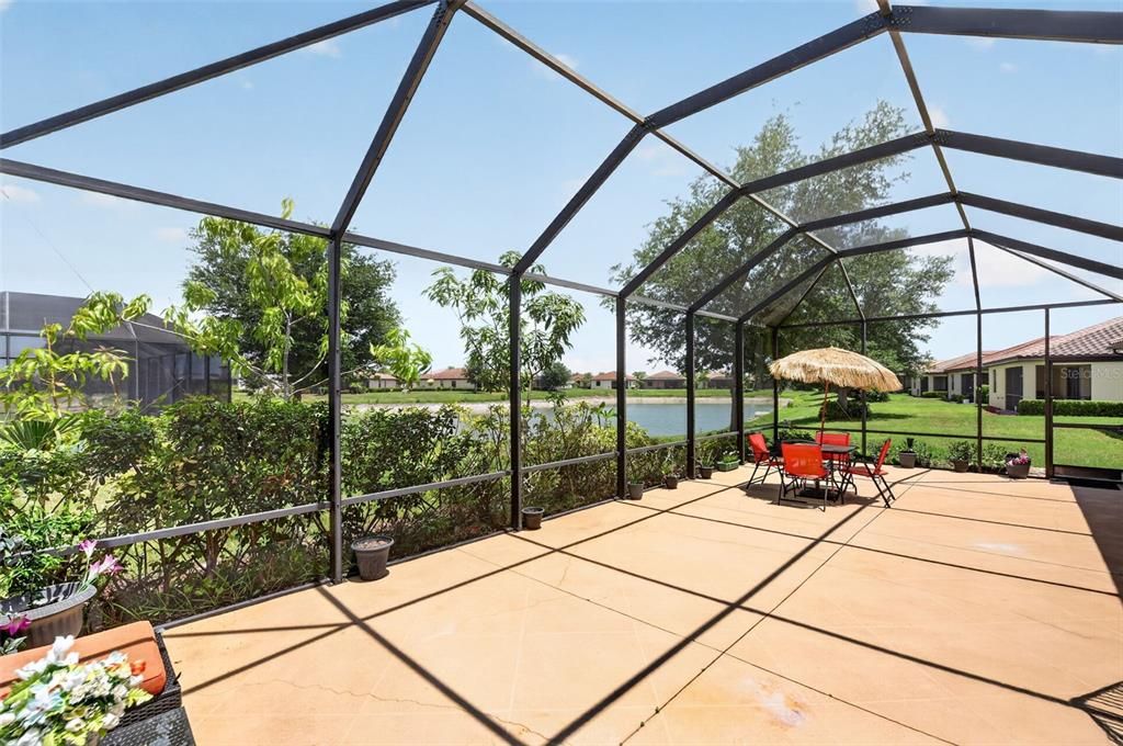 En Venta: $450,000 (4 camas, 3 baños, 2025 Pies cuadrados)