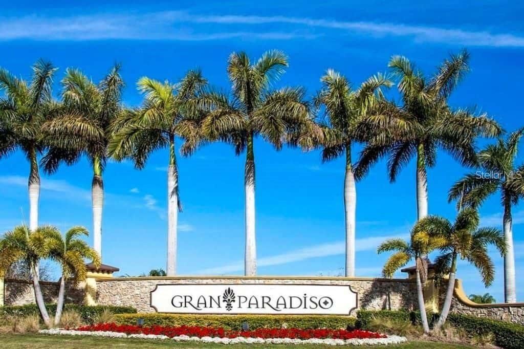 En Venta: $450,000 (4 camas, 3 baños, 2025 Pies cuadrados)