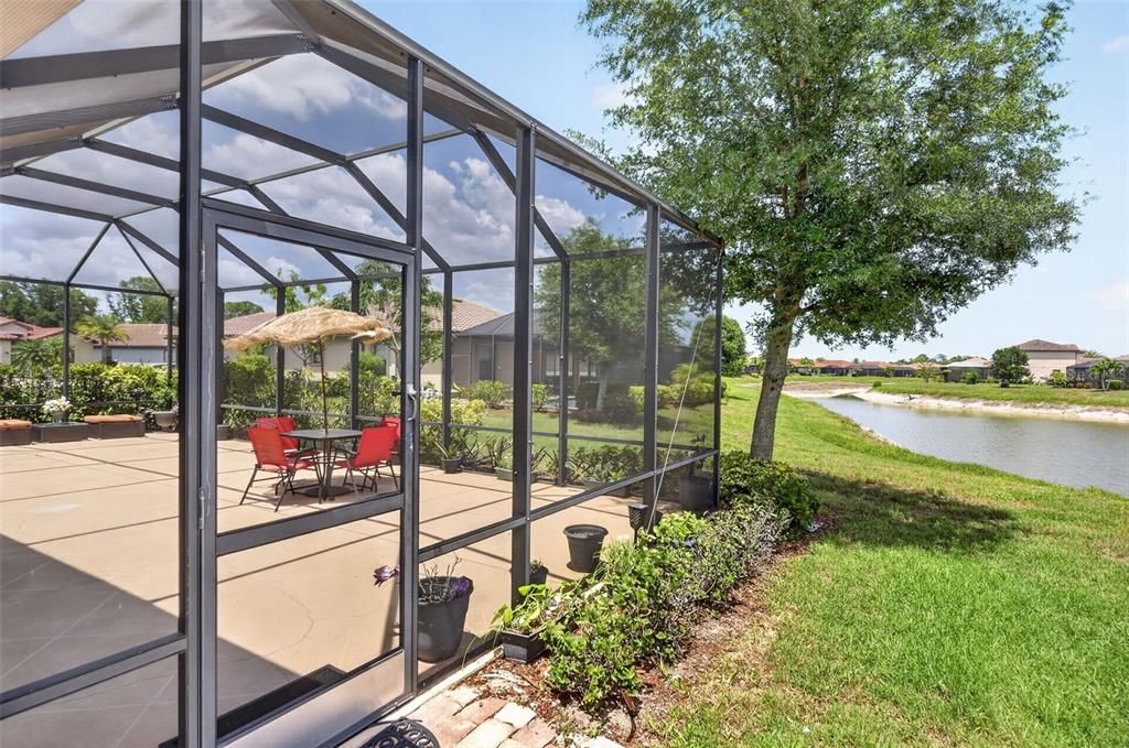 En Venta: $450,000 (4 camas, 3 baños, 2025 Pies cuadrados)