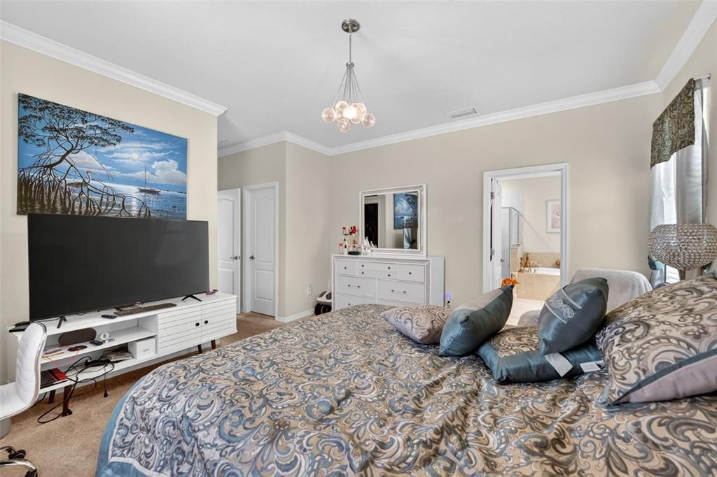 En Venta: $450,000 (4 camas, 3 baños, 2025 Pies cuadrados)