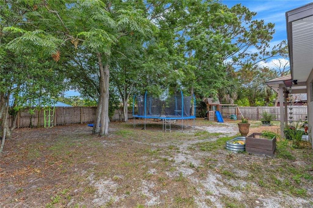 Active With Contract: $319,000 (3 beds, 2 baths, 1610 Square Feet)