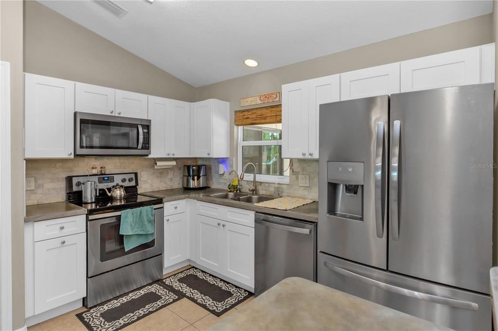 Active With Contract: $319,000 (3 beds, 2 baths, 1610 Square Feet)