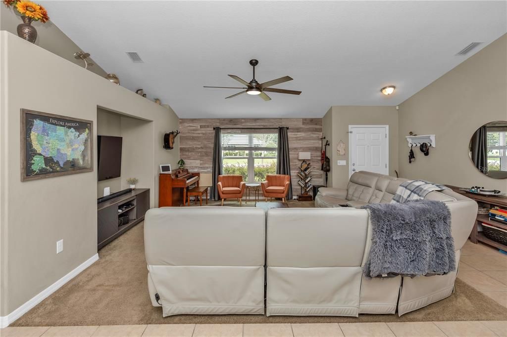 Active With Contract: $319,000 (3 beds, 2 baths, 1610 Square Feet)