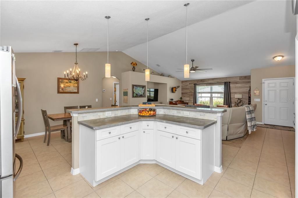 Active With Contract: $319,000 (3 beds, 2 baths, 1610 Square Feet)