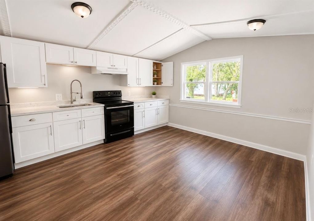 For Rent: $1,250 (2 beds, 1 baths, 784 Square Feet)