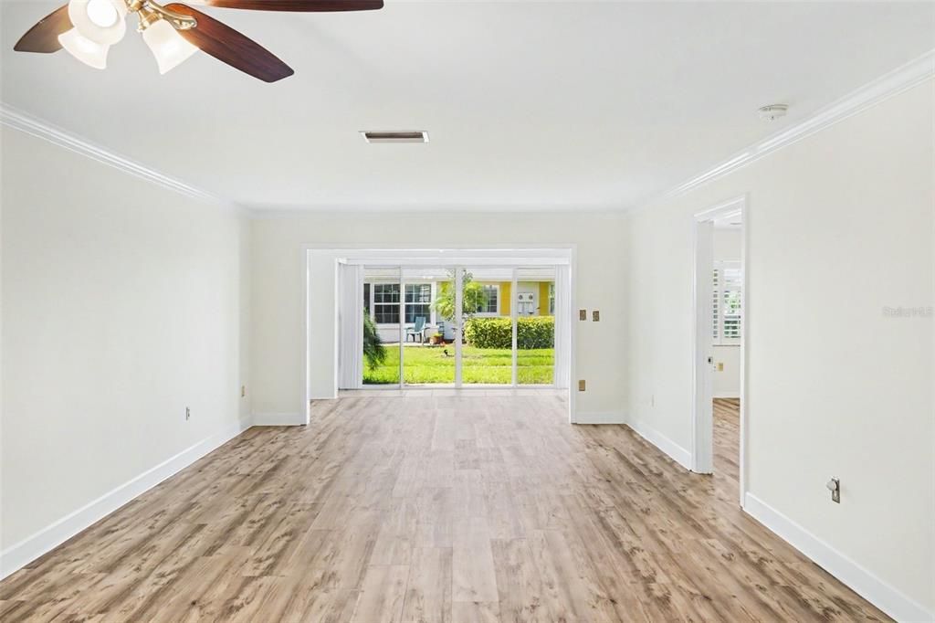For Sale: $250,000 (2 beds, 2 baths, 1295 Square Feet)