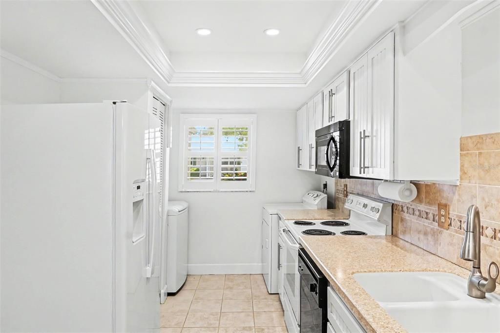 For Sale: $250,000 (2 beds, 2 baths, 1295 Square Feet)