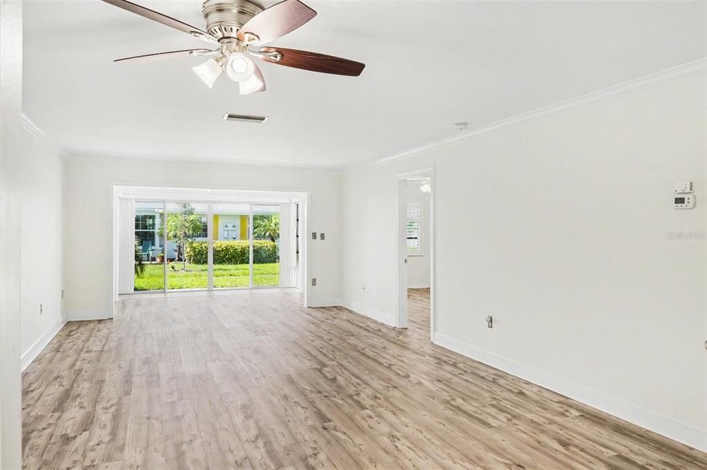 For Sale: $250,000 (2 beds, 2 baths, 1295 Square Feet)