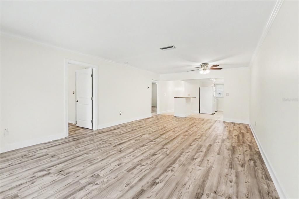 For Sale: $250,000 (2 beds, 2 baths, 1295 Square Feet)