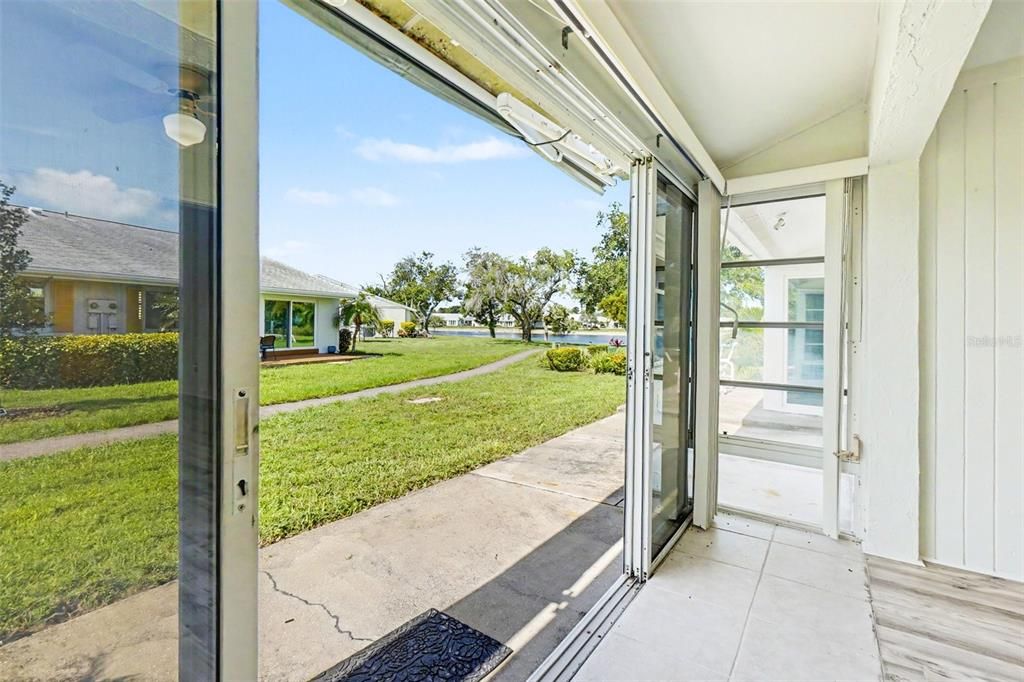 For Sale: $250,000 (2 beds, 2 baths, 1295 Square Feet)