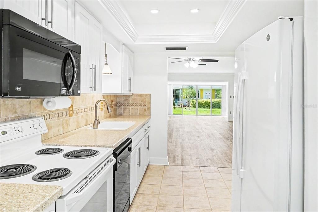 For Sale: $250,000 (2 beds, 2 baths, 1295 Square Feet)