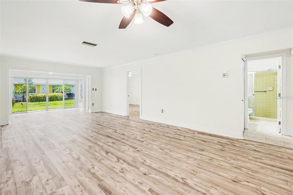 For Sale: $250,000 (2 beds, 2 baths, 1295 Square Feet)