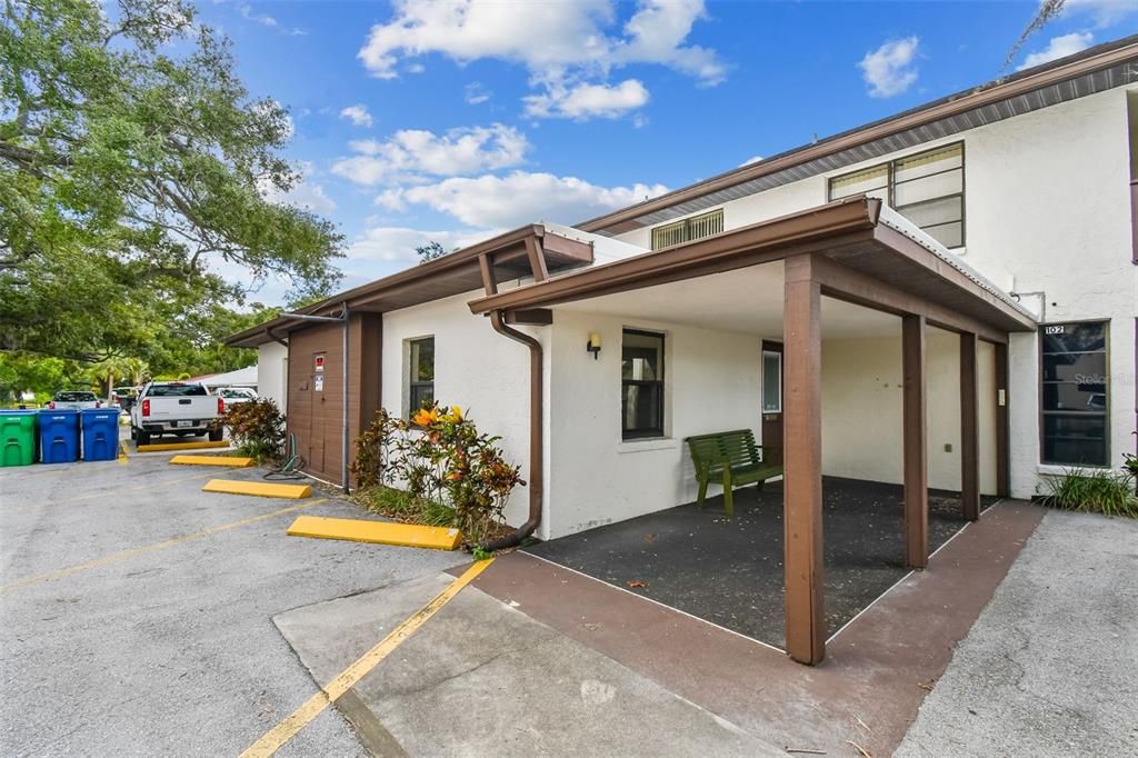 В аренду: $1,695 (2 спален, 1 ванн, 740 Квадратных фут)