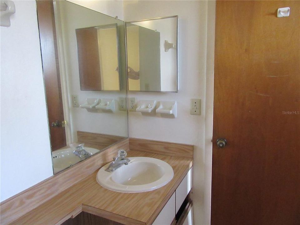 В аренду: $1,695 (2 спален, 1 ванн, 740 Квадратных фут)