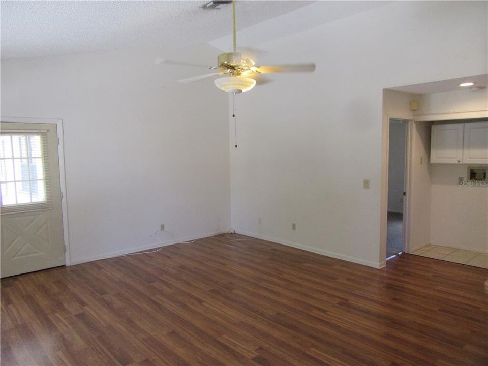 В аренду: $1,695 (2 спален, 1 ванн, 740 Квадратных фут)