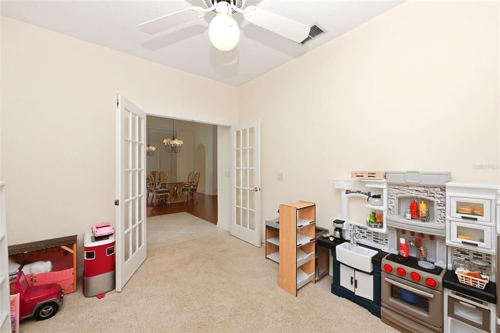 For Sale: $749,000 (5 beds, 4 baths, 3218 Square Feet)