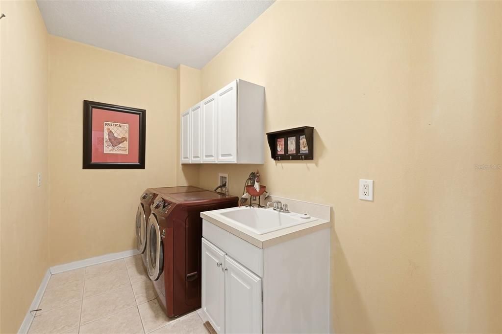 For Sale: $749,000 (5 beds, 4 baths, 3218 Square Feet)