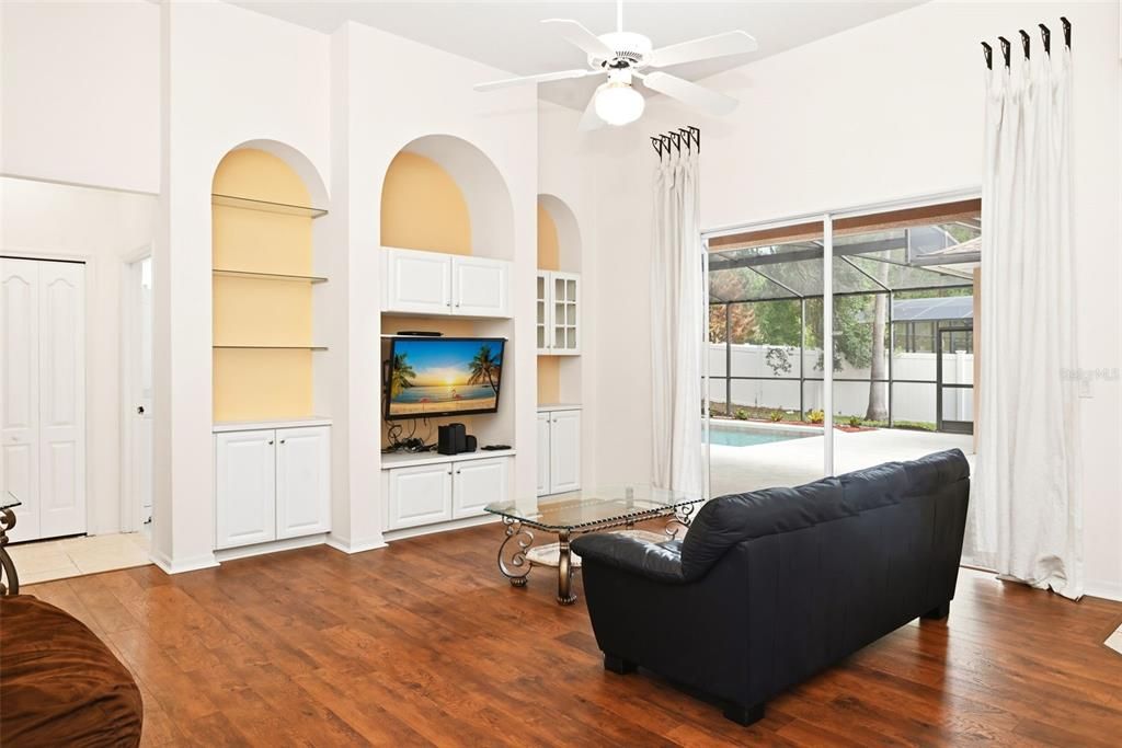 For Sale: $749,000 (5 beds, 4 baths, 3218 Square Feet)