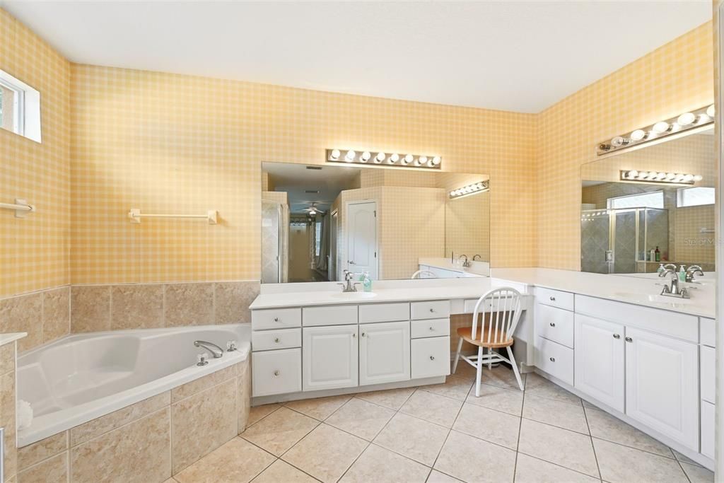 For Sale: $749,000 (5 beds, 4 baths, 3218 Square Feet)