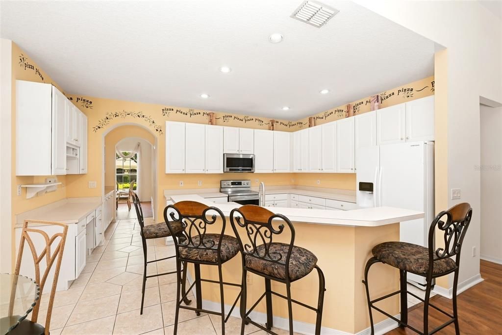 For Sale: $749,000 (5 beds, 4 baths, 3218 Square Feet)