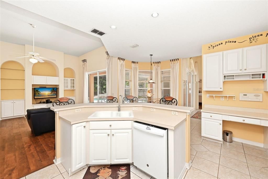 For Sale: $749,000 (5 beds, 4 baths, 3218 Square Feet)