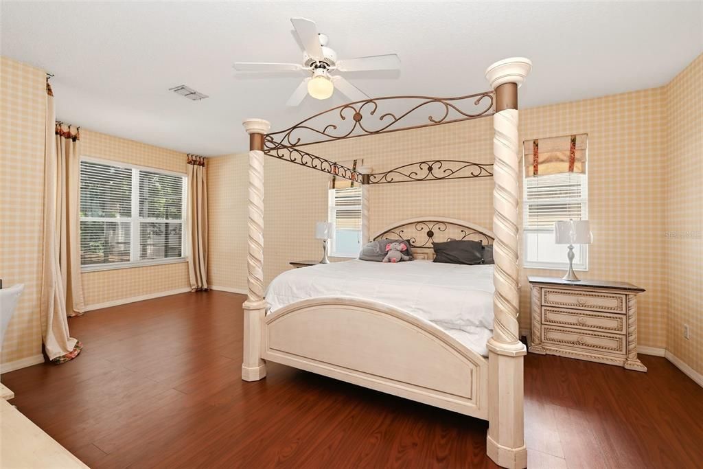 For Sale: $749,000 (5 beds, 4 baths, 3218 Square Feet)