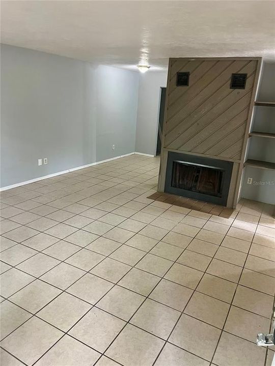 For Rent: $1,200 (2 beds, 1 baths, 840 Square Feet)