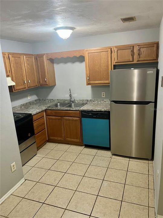 For Rent: $1,200 (2 beds, 1 baths, 840 Square Feet)