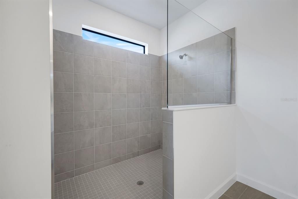 For Sale: $579,000 (3 beds, 3 baths, 2202 Square Feet)