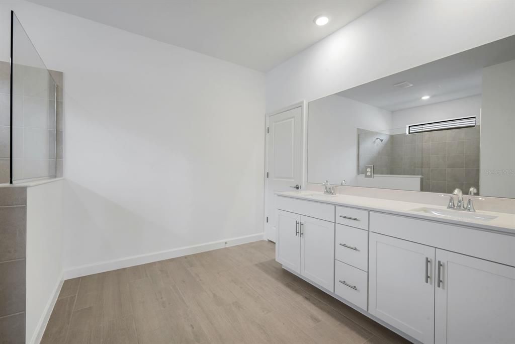 For Sale: $579,000 (3 beds, 3 baths, 2202 Square Feet)
