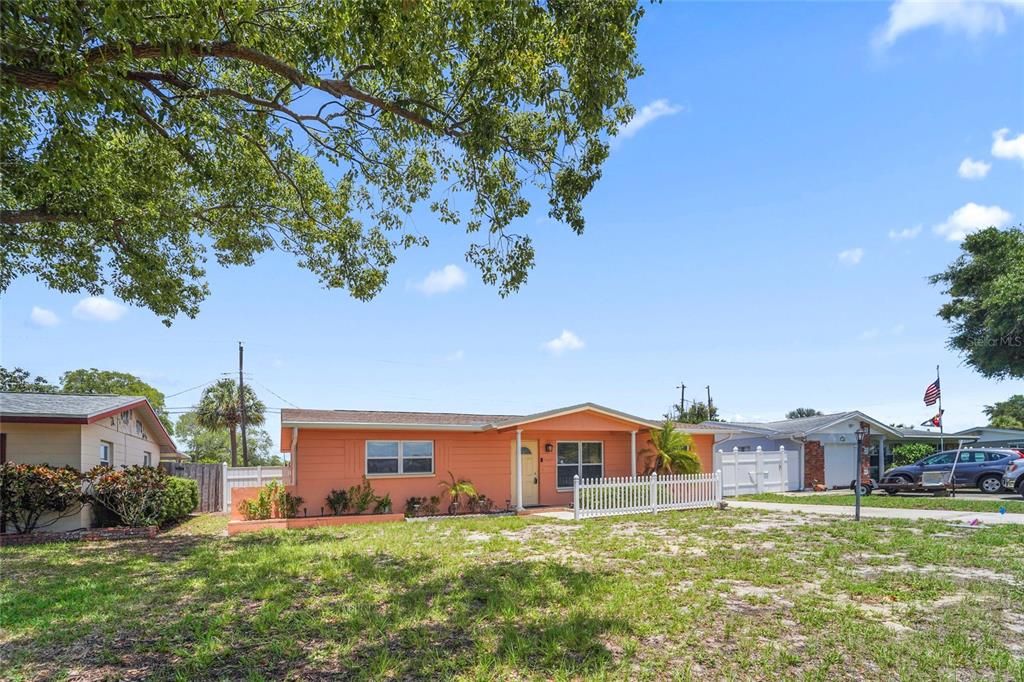 Active With Contract: $329,900 (2 beds, 1 baths, 1200 Square Feet)