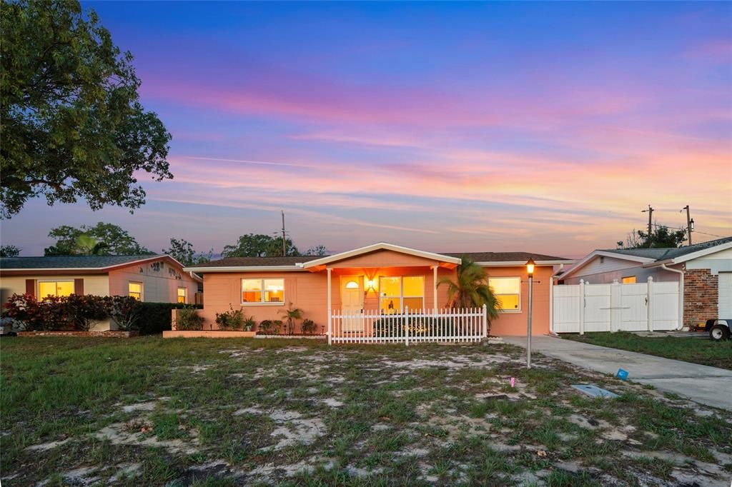 Active With Contract: $329,900 (2 beds, 1 baths, 1200 Square Feet)