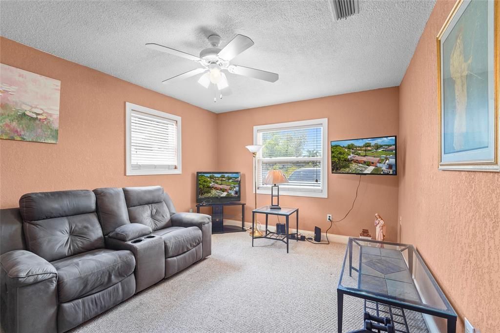 Active With Contract: $329,900 (2 beds, 1 baths, 1200 Square Feet)