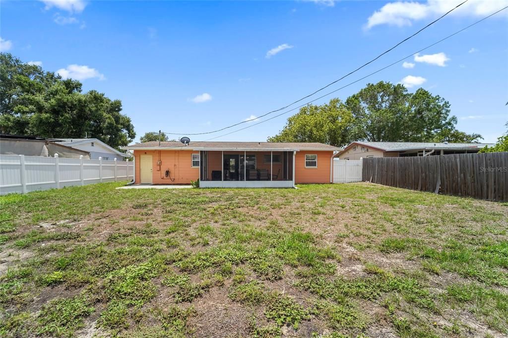 Active With Contract: $329,900 (2 beds, 1 baths, 1200 Square Feet)